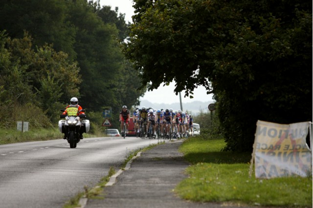 34_peloton_approaching